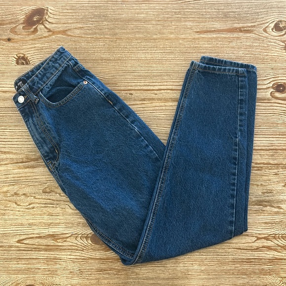 PrettyLittleThing Denim Mom Jean, size US 2 - Picture 1 of 4